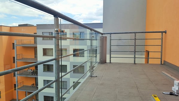 Stikla balkona margas; pilnstikla margas