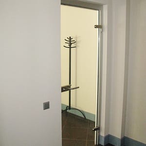 Stikla durvis; veramas durvis; durvju enges; starpsienas