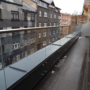 stikla margas; francu balkoni